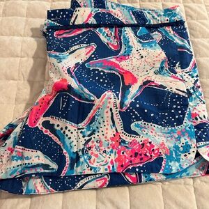Lilly Pulitzer Adie short. Size 16 starfish print.